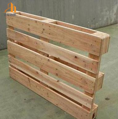 地腳板對(duì)木托盤(pán)廠(chǎng)家的作用